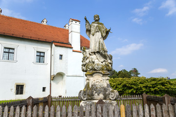 Fototapeta na wymiar Croatia. Castle of Varaždin and sculpture