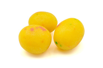 Raisins covered with glaze