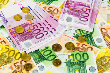 Viele verschiedene Euro-Geldscheine