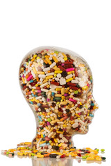 Kopf aus Glas mit Tabletten
