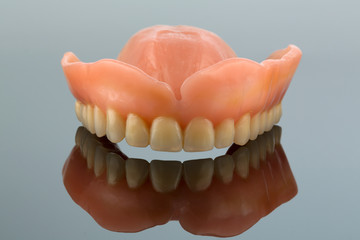 Gebiss mit Spiegelung