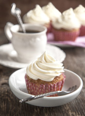 Cupcakes with cream cheese frosting
