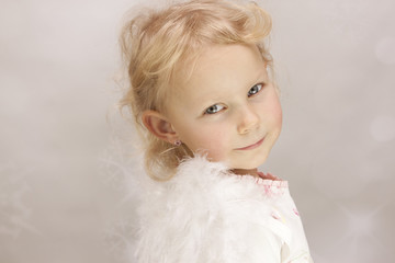 Dziewczynka w bieli © anabel78