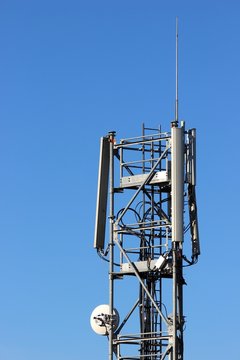 Haut de tour support de t&eacute;l&eacute;phonie mobile