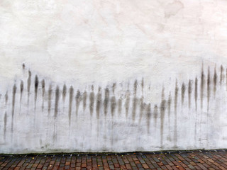Wasserflecken an Hauswand