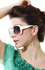 Close up young woman in sunglasses