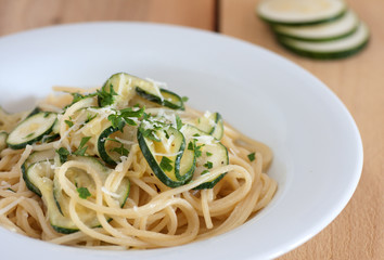 Pasta spaghetti with zucchini.