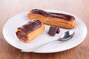 chocolate eclair