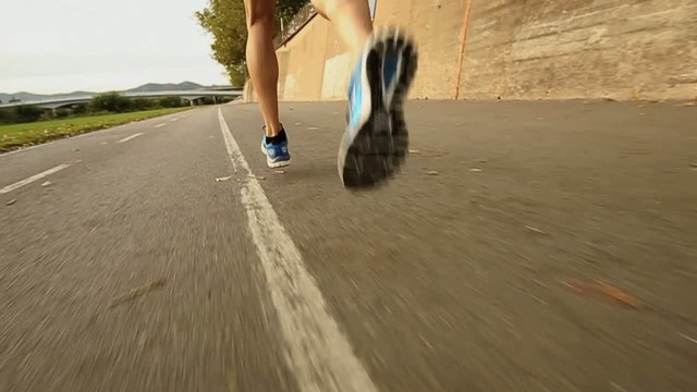Pies de corredor en accion