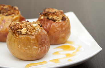 Baked apples with granola and honey.