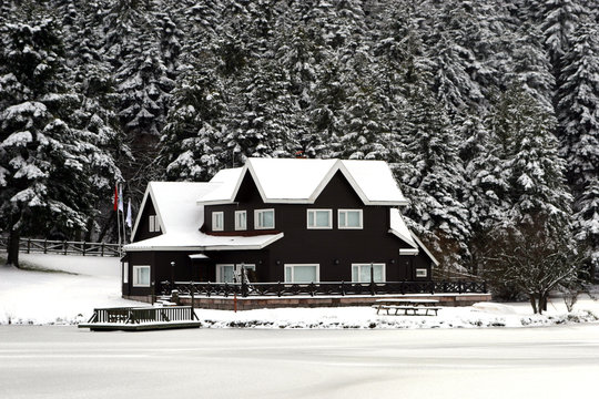 winter and lake home in Bolu