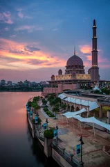 Foto auf Leinwand Putra Mosque in Putrajaya, Malaysia © azrisuratmin
