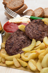 Hamburger & Patatine