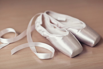 pointes for ballet on barre in classroom