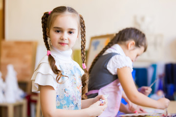 Obraz premium Children drawing and painting