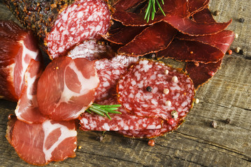 Smoked sausage with rosemary and peppercorns