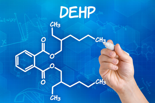 Hand zeichnet chemische Strukturformel von DEHP