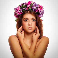 Obraz na płótnie Canvas beautiful model woman face beauty close-up head, wreath flowers