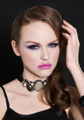 Obraz premium Close up glamour girl with bright make-up-and bracelet , Jewelry