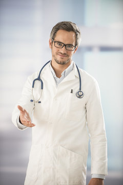 doctor holding out his hand as a sign of hospitality
