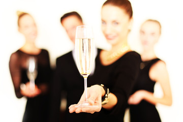 Freunde trinken Champagner