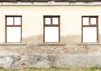 Obraz na płótnie Canvas stary ceglany dom z białymi oknami ściany