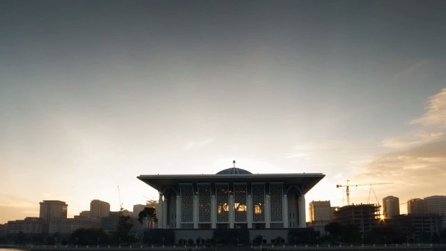Timelapse sunrise Tuanku Mizan Zainal Abidin Mosque zoom out.