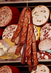 Wurstverkauf auf dem Wochenmarkt