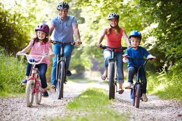 Family On Cycle Ride In Countryside - obrazy, fototapety, plakaty
