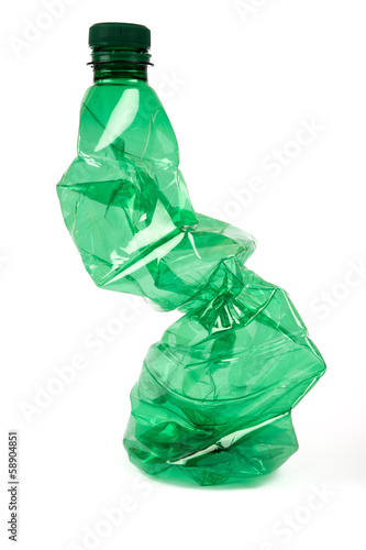 Bottiglia di plastica accartocciata