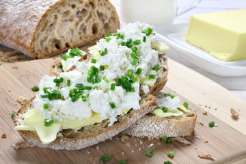 Bread with butter, cottage cheese and chives