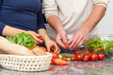 Cutting tomatos