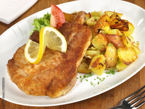 &amp;quot;Schnitzel mit Bratkartoffeln&amp;quot; Stockfotos und lizenzfreie Bilder auf ...