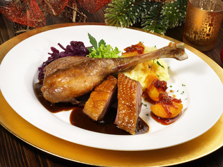 Weihnachtsgans mit Rotkohl