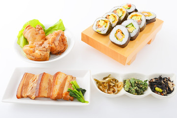 沖縄郷土料理の豚足と三枚肉　太巻きのセット