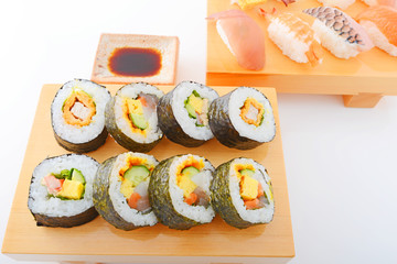 握り寿司と太巻き