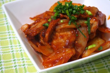 豚と玉葱のチリソース