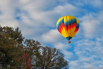 Fototapeta na wymiar Hot Air Balloon Over Letchworth