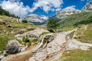 Obraz premium Beautiful landscape with waterfall in the Spanish Pyrenees