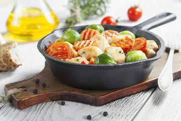 Chicken fried with vegetables