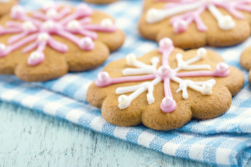 Fototapeta na wymiar Christmas gingerbread cookies with frosting