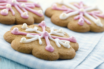 Gingerbread cookies with pink frosting