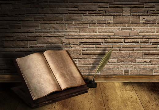 Libro antico con penna e calamaio