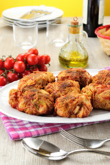 Involtini di verza ripieni di carne al pomodoro