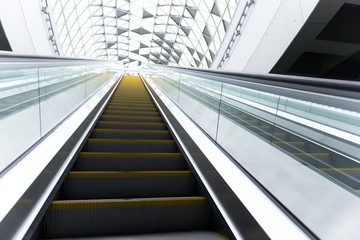 Obraz premium Moving escalator in the business center
