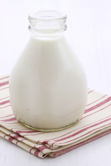 Fresh organic  milk pint