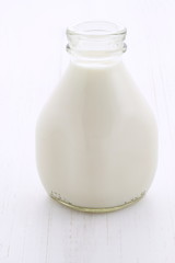 Fresh organic  milk pint