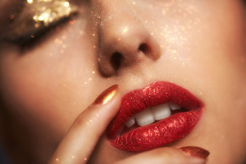 Obraz premium Shining face makeup