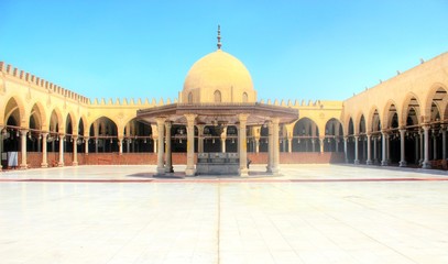 Mosques & Pillars / historical islamic architecture mosques