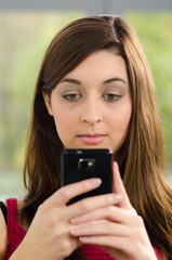 auf ein handy schauen